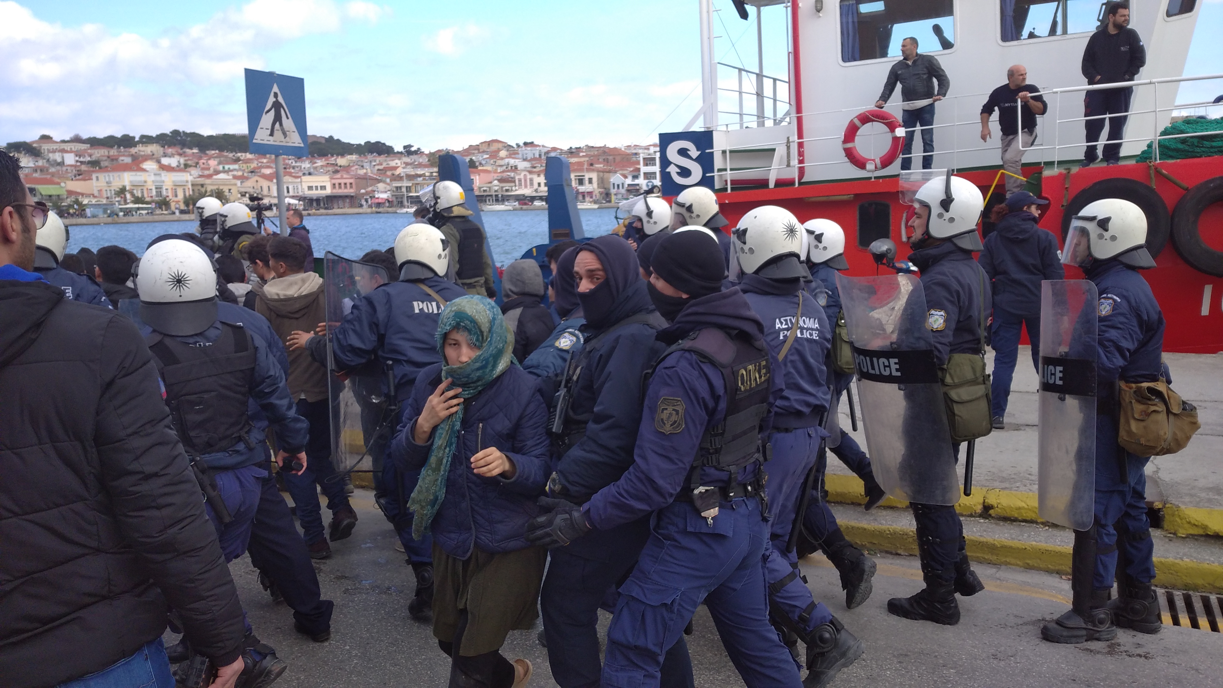 Αποτέλεσμα εικόνας για διαβολόρεμμα απο Σίγρη 4 διμοιρίες ΜΑΤ !!