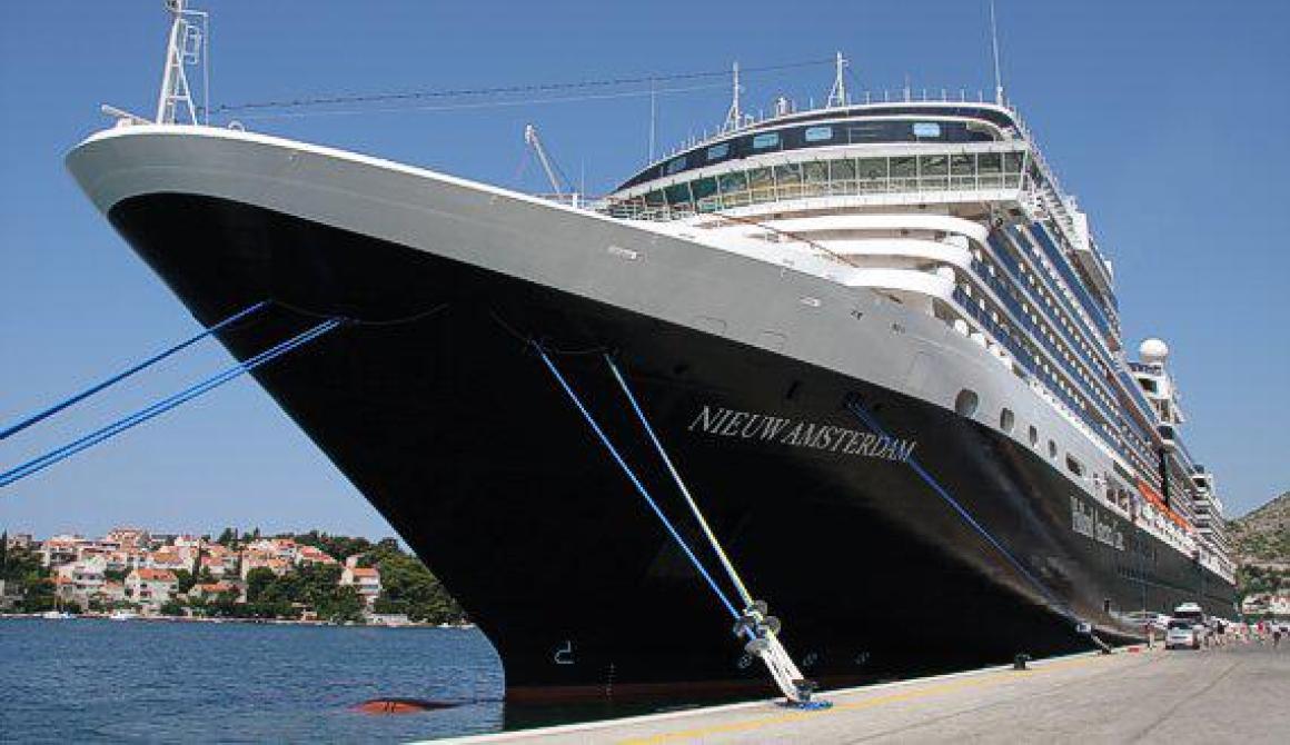 New Amsterdam... με 2500 τουρίστες στο λιμάνι της Μυτιλήνης