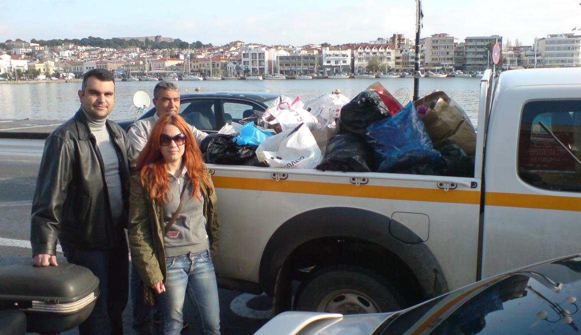 Διάθεση ειδών ένδυσης σε απόρους από 8 έως 10 Απριλίου