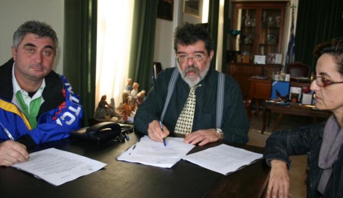 Υπογραφή σύμβασης εκτέλεσης έργου πλακόστρωσης οικισμού Νάπης από το Δ.Λέσβου