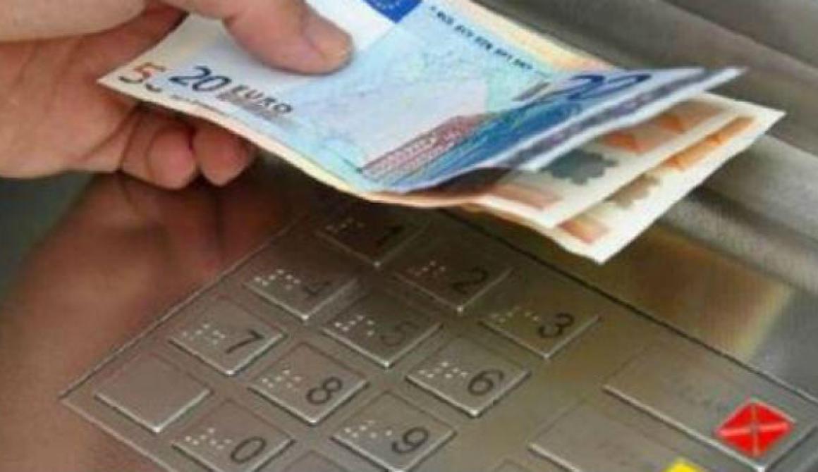 34χρονη στη Μυτιλήνη κατέθεσε πλαστό 20 ευρώ σε ΑΤΜ και συνελήφθη!