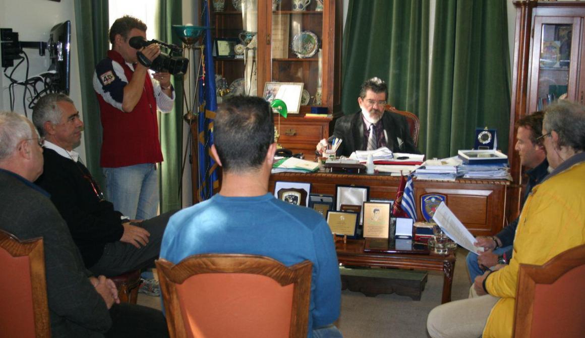 Δήμαρχος και εργαζόμενοι εκπέμπουν sos για τη λειτουργία του Δήμου