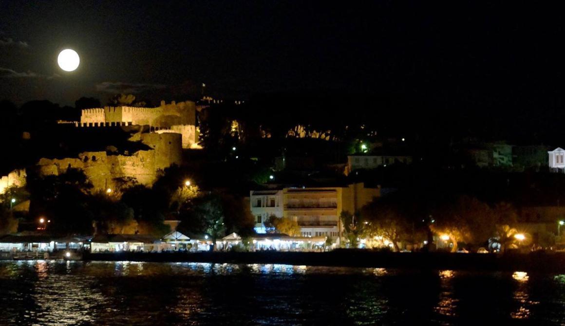 Μυτιλήνη , Επάνω Σκάλα , Κάστρο , Πανσέληνος! ( ευχαριστούμε Γιώργο Παπαδόπουλο για την ομορφιά! )