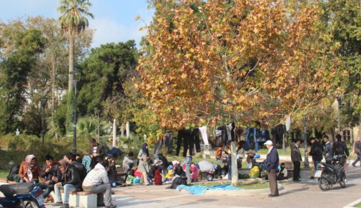 Στο πάρκο κοιμήθηκαν 16 μετανάστες στη Μυτιλήνη ελλείψει Κέντρου Υποδοχής