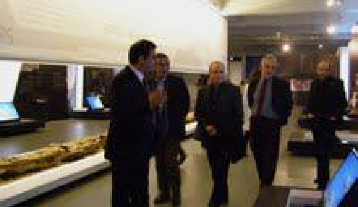 O ΓΓ Αιγαιου και ΝΠ,ο Αντιπρύτανης του Πανμίου Αιγαίου και ο Δήμαρχος Λήμνου κατά την ξενάγηση στην έκθεση