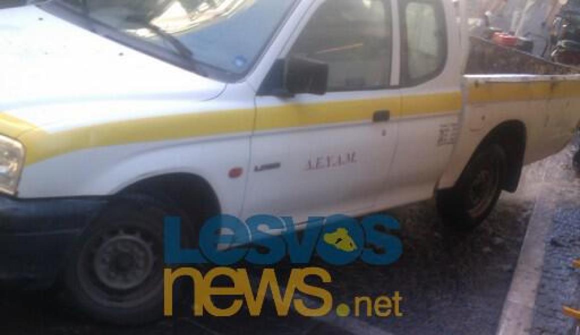 Μυτιλήνη οδός Ερμου:Έσπασε αγωγός ύδρευσης και τον βούλωσαν με το αμάξι της ΔΕΥΑΛ