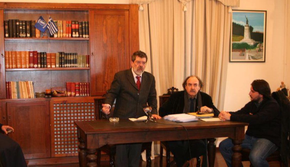 Μοίρασε επιδόματα σε άπορα κορίτσια