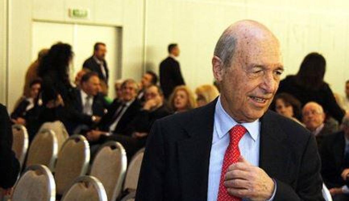 Πιέσεις σε Σαμαρά να δώσει το χρίσμα του Πρόεδρου της Δημοκρατίας στον Σημίτη