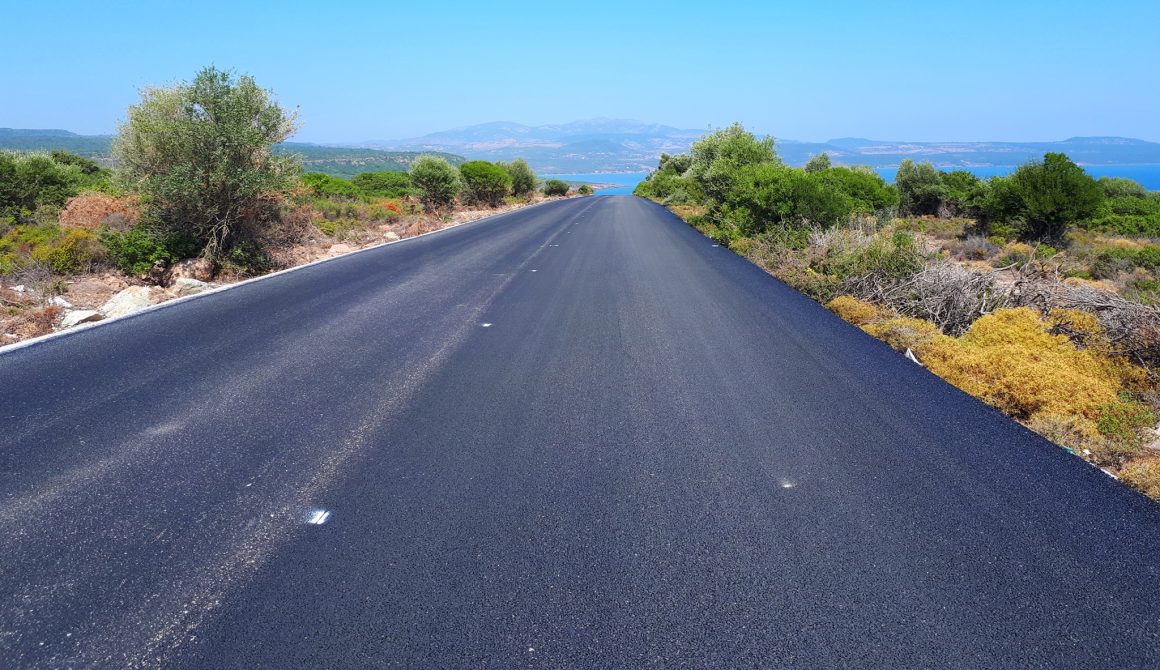 Ολοκληρώθηκαν οι εργασίες ασφαλτόστρωσης στην περιοχή της Πεδής στον οδικό άξονα Θερμής - Μανταμάδου