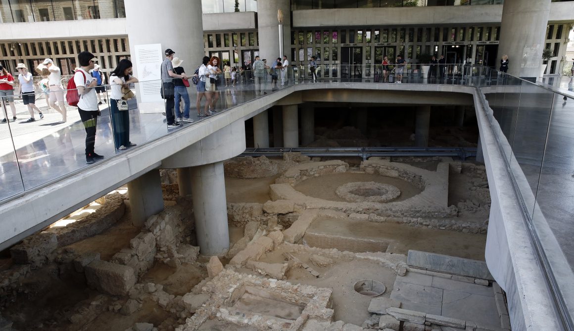 Η ανεσκαμμένη έκταση με σπίτια, εργαστήρια, λουτρά και δρόμους μιας αρχαίας αθηναϊκής γειτονιάς που βρίσκεται κάτω από το Μουσείο της  Ακρόπολης θα είναι επισκέψιμη στο κοινό από 21 Ιουνίου, με την ευκαιρία των 10 χρόνων λειτουργίας του Μουσείου Ακρόπολης (φωτο ΑΠΕ-ΜΠΕ/ΑΛΕΞΑΝΔΡΟΣ ΒΛΑΧΟΣ)