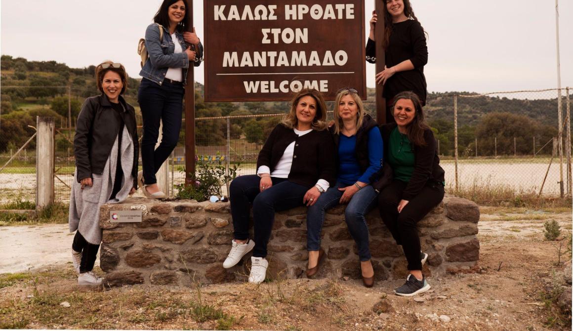 "Είμαστε πολύ χαρούμενοι που σε λίγο χρόνο καταφέραμε να ολοκληρώσουμε μια πρώτη προσπάθεια ανάπλασης κεντρικών σημέιων του χωριού μας. Στην είσοδο τοποθετήθηκε πινακίδα καλοσωρίσματος και αναδιαμορφώθηκαν οι 4 στάσεις. Ελπίζουμε να αγαπήσετε όσο και εμείς το έργο μας και να φροντίσουμε όλοι μας να διατηρηθεί καθαρό και όμορφο"