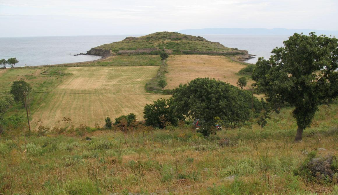 Άποψη της αρχαίας Άντισσας και του μετέπειτα Οβρυοκάστρου από νότια