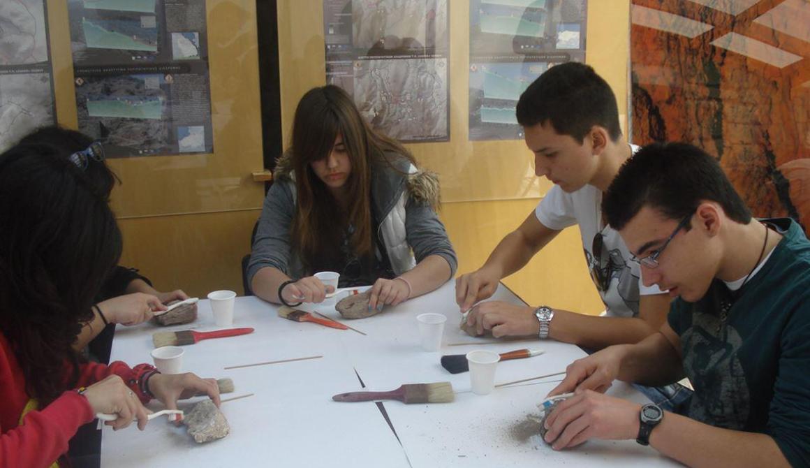 Το Γεωπάρκο Λέσβου και «εκπαιδευτικός φορέας» - Διάλεξη Ν. Ζούρου στη συνάντηση συνεργαζόμενων σχολείων