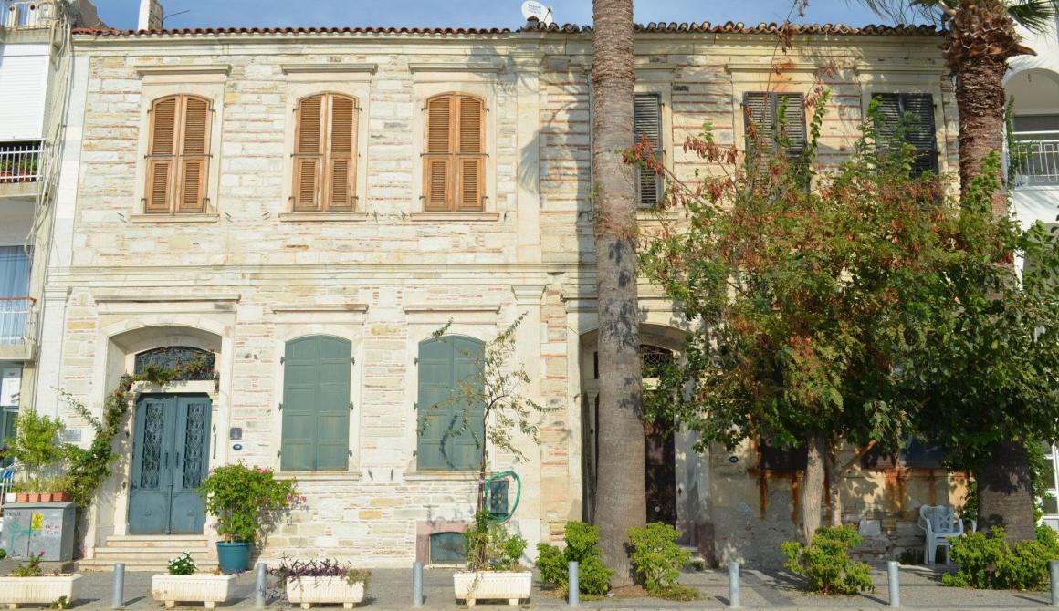 Ελληνικά σπίτια στη Φώκαια Lesvosnews