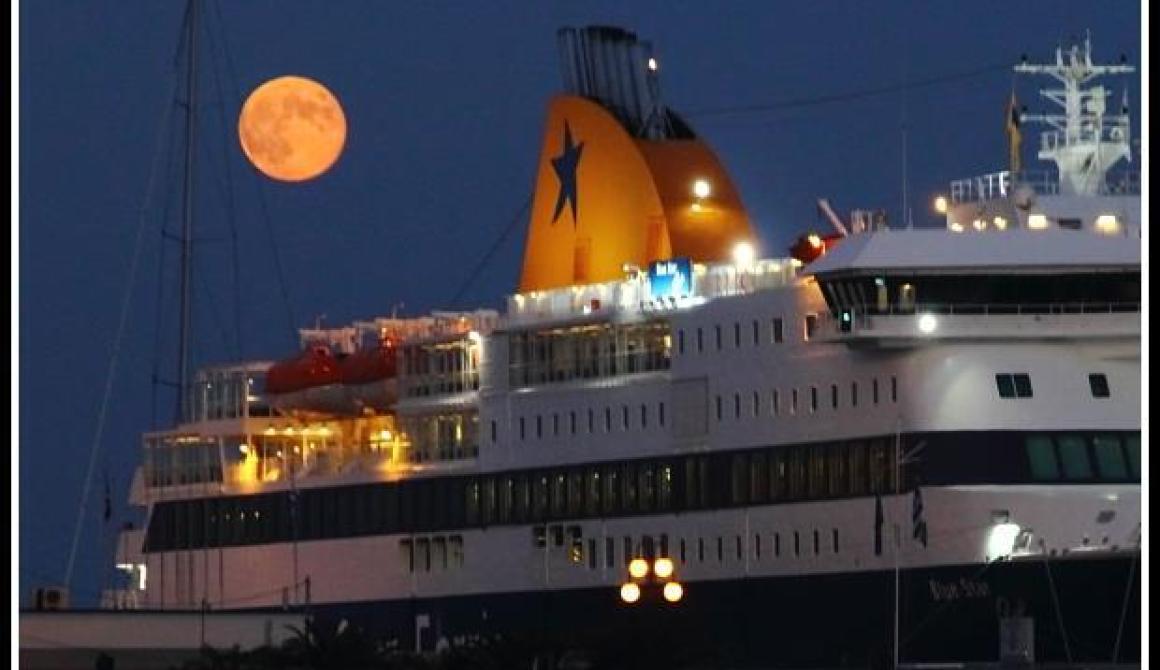 Πανσέληνος στη Μυτιλήνη ή όταν ο Μιχάλης έχει κέφια
