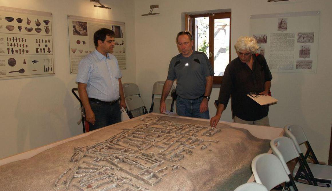Οι αξιολογητές στον Προιστορικό Οικισμό της Θερμής