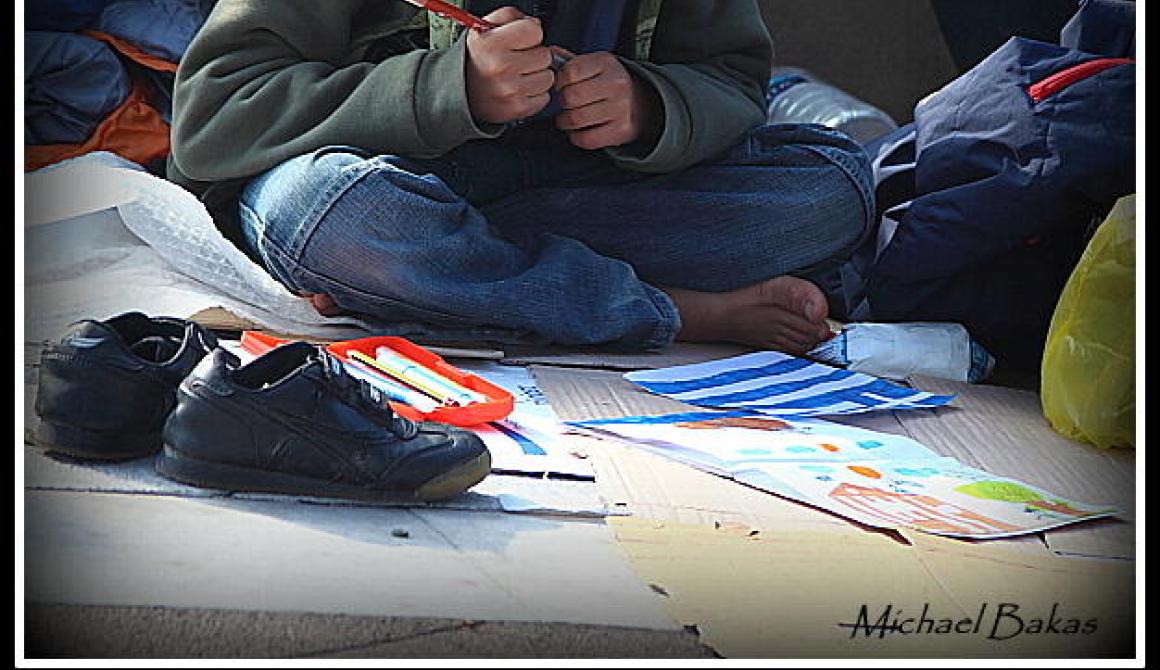  Ένα κουλούρι, μια κούκλα, ένα χαμόγελο. Μπορεί να είναι αρκετό -  Άρθρο του Μιχάλη Μπάκα