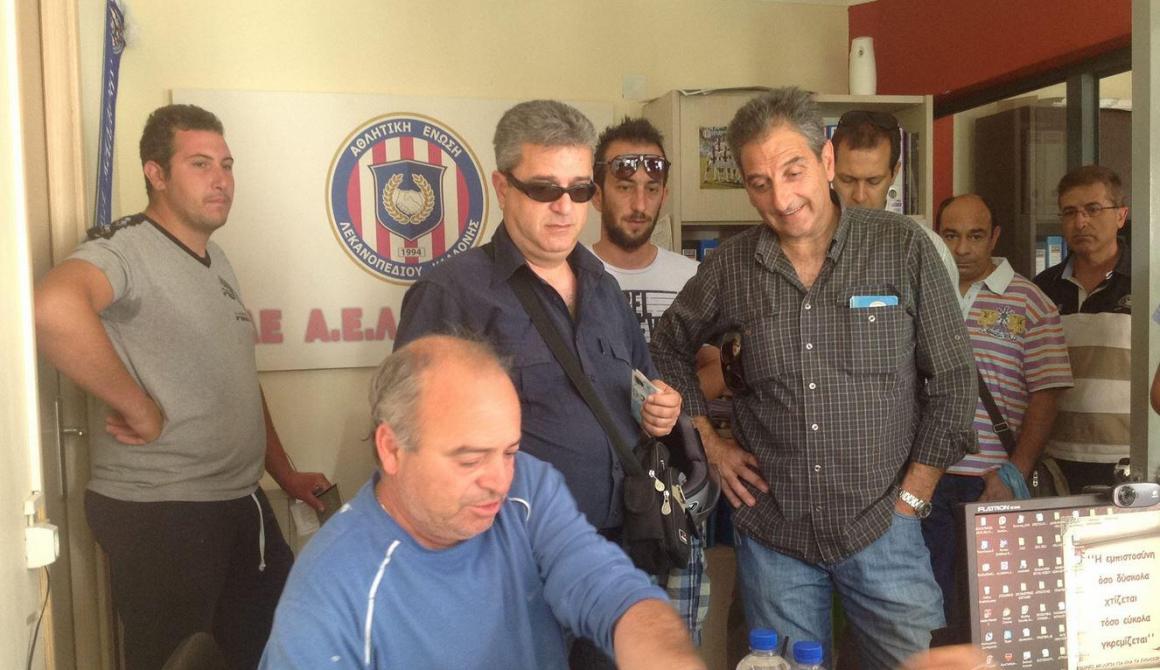 Όλοι γήπεδο - Ουρές για ένα εισιτήριο