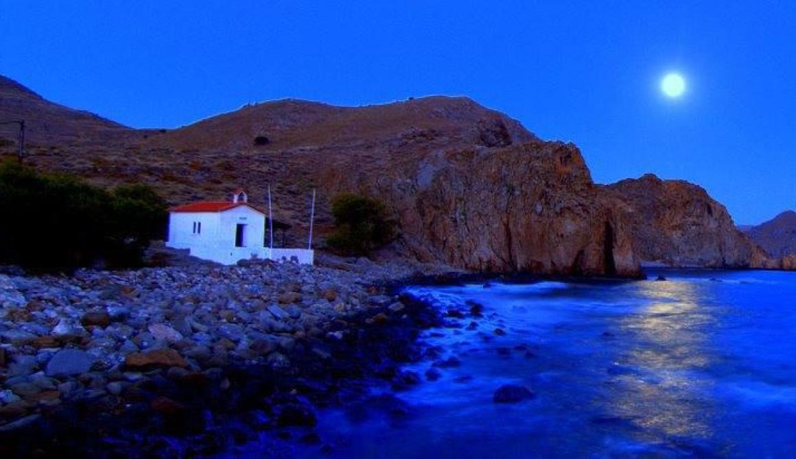 To φως του φεγγαριού ακόμη φωτίζει το μέσα μας.... του Μιχάλη Μπάκα από την πανσέληνο του Ιουλίου στην Ερεσό...