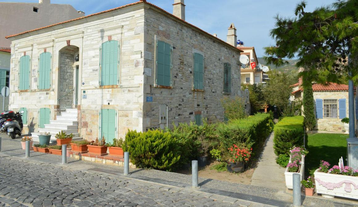 Ελληνικά σπίτια στη Φώκαια Lesvosnews