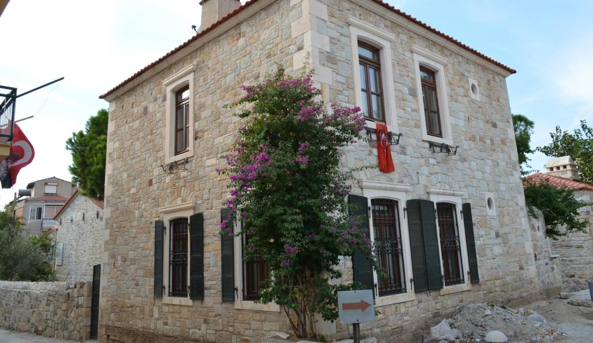 Ελληνικά σπίτια στη Φώκαια Lesvosnews