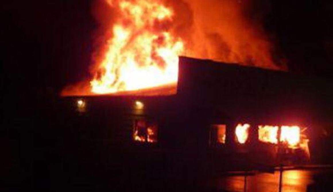 Κάηκε μονοκατοικία στο Πλωμάρι-Φωτιά και σε χορτολιβαδική έκταση στην Άντισσα