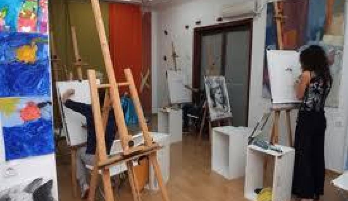 Μαθήματα ζωγραφικής στο Πλωμάρι