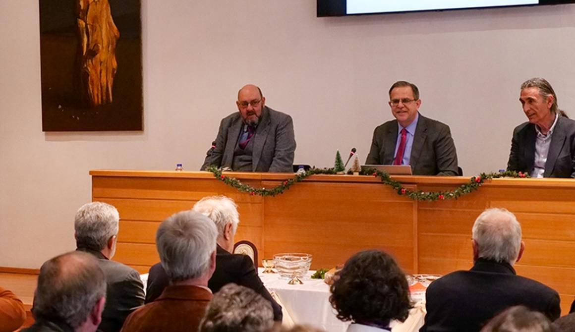 Στιγμιότυπο από την εκδήλωση κοπής της βασιλόπιτας και παρουσίασης του απολογισμού δράσεων 2025 του Μουσείου Φυσικής Ιστορίας Απολιθωμένου Δάσους Λέσβου, με τη συμμετοχή εκπροσώπων της αυτοδιοίκησης, της επιστημονικής κοινότητας και φορέων του νησιού.