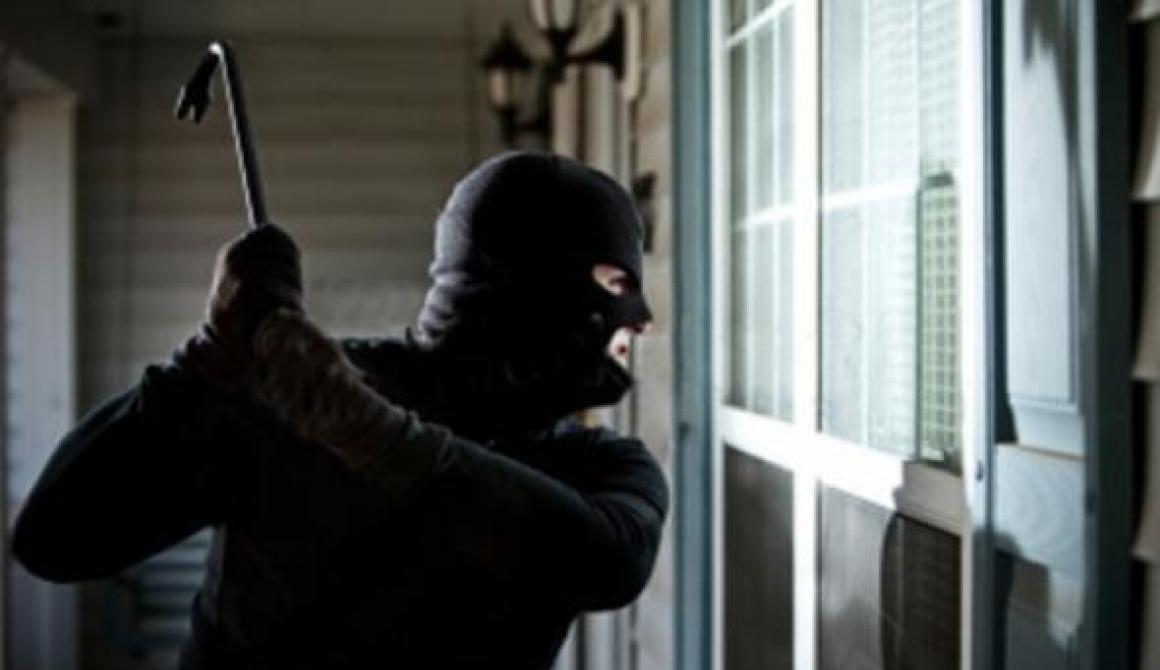 Έκλεψαν ακόμη και αποθήκη τροφίμων Μη Κυβερνητικής Οργάνωσης στη Λέσβο!