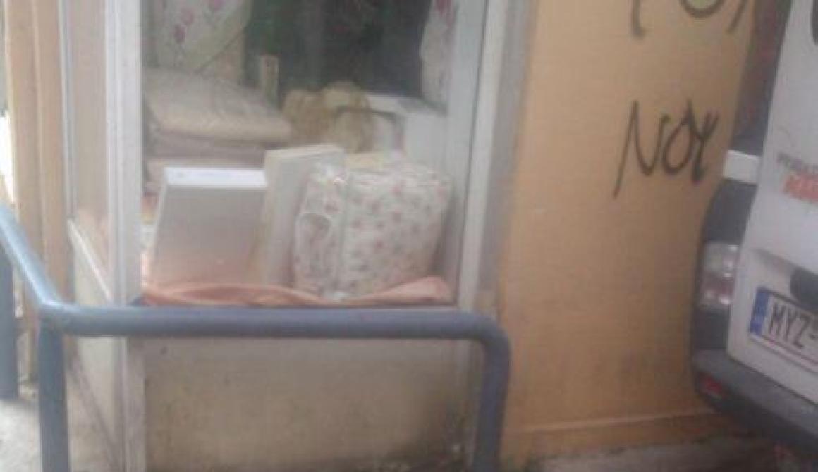 Θαυμάστε πως καθαρίζουν την πόλη της Μυτιλήνης!!!