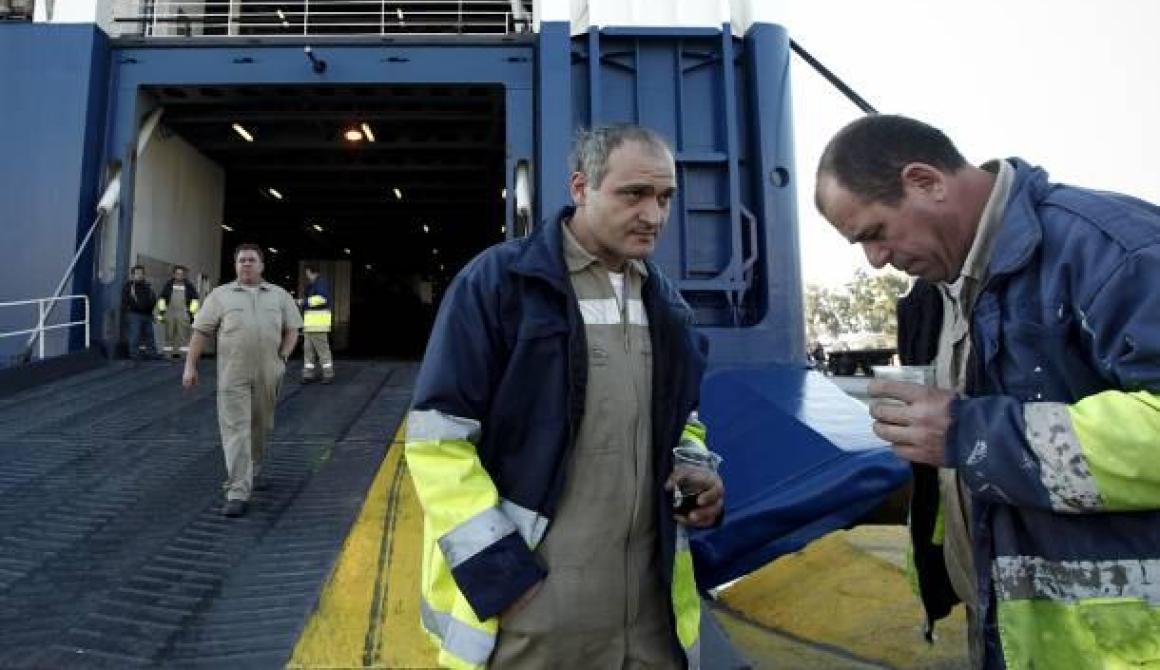 Δεμένα τα πλοία στα λιμάνια  και το Σαββατοκύριακο