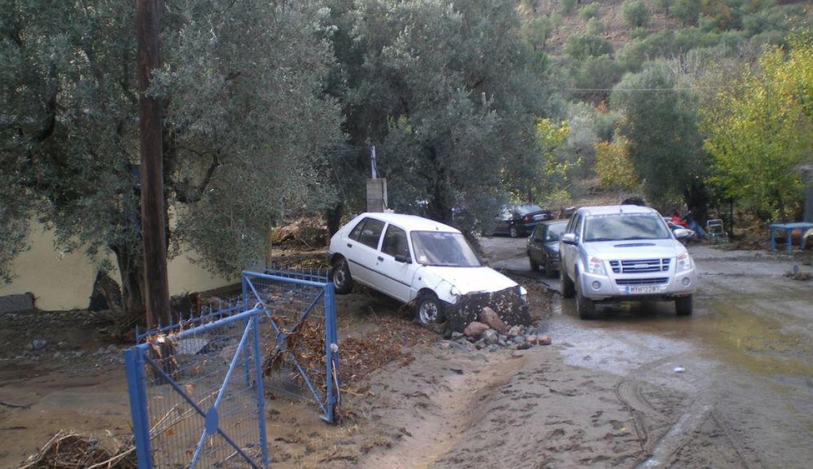 Εικόνες καταστροφής σε Βατερά και Σταυρό  - Οι κάτοικοι βρίζουν το Δήμο!