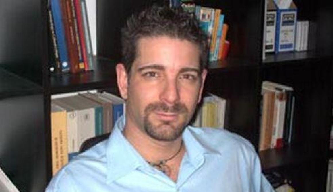 Στράτος Γεωργούλας - Το υπουργείο τον βραβεύει, το πανεπιστήμιο τον «κόβει» λόγω αριστερών πεποιθήσεων!