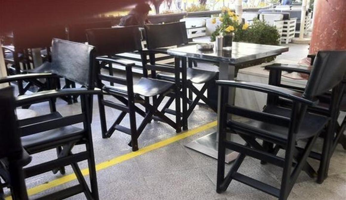 Πλωμάρι: Τον έπιασαν τη στιγμή που έκλεβε τραπεζοκαθίσματα! 