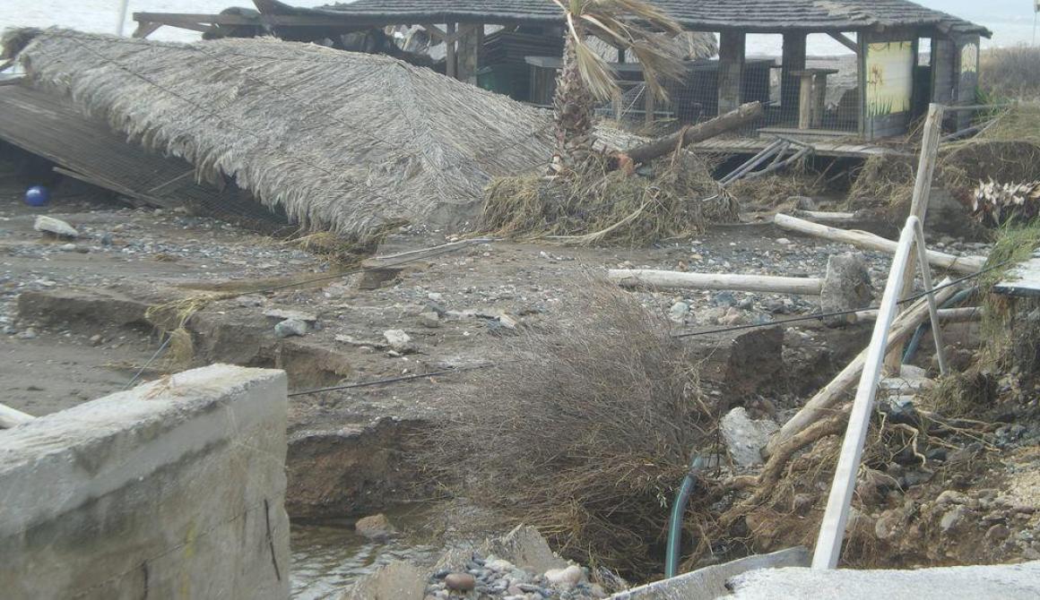 Εικόνες καταστροφής σε Βατερά και Σταυρό  - Οι κάτοικοι βρίζουν το Δήμο!