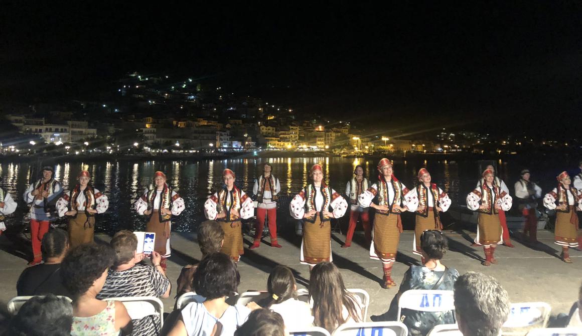 Η χορευτική ομάδα ‘’ΑΚΡΙΤΕΣ ΤΟΥ ΑΙΓΑΙΟΥ’’ σύστησε την ιδιαίτερη κουλτούρα της Λέσβου στην Ουκρανία μέσω ενός μουσικού τριημέρου δράσεων και πολιτισμού στο Πλωμάρι.