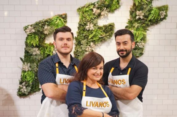 Λορένα, Ενρίκο και Τζόνι Λιβανός στο «Family Food Fight» του «ABC». Φωτογραφία: Ευγενική παραχώρηση στον «Ε.Κ.»/ABC/Eric McCandless