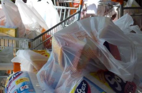 Χριστουγεννιάτικα πακέτα τροφίμων σε άπορες οικογένειες 