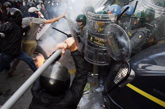 Με επεισόδια έκλεισε η μεγάλη διαδήλωση στη Ρώμη κατά της λιτότητας