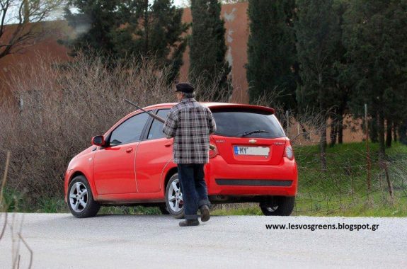 Κυνηγοί περιφέρονται μέσα στα «Καταφύγια Άγριας Ζωής»