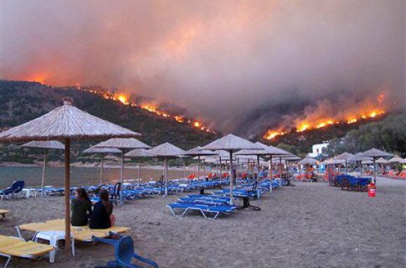 Στις φλόγες η Νότια Χίος