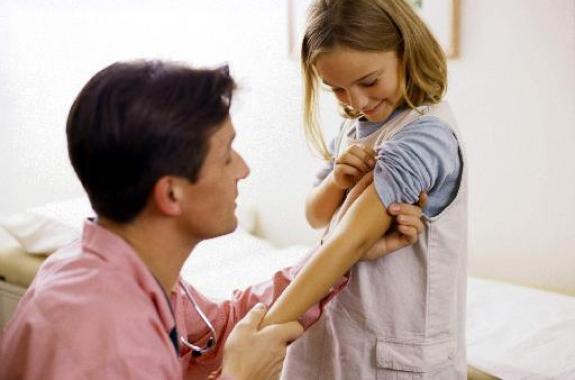 Γ. Ζερδελής: Ανεπαρκής απάντηση για προγεννητικό έλεγχο και τον εμβολιασμό παιδιών