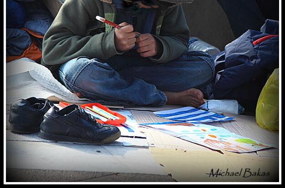 Ένα κουλούρι, μια κούκλα, ένα χαμόγελο. Μπορεί να είναι αρκετό - Άρθρο του Μιχάλη Μπάκα