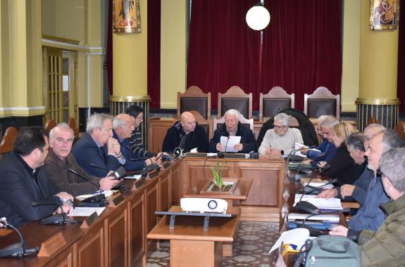 Ο Περιφερειάρχης Βορείου Αιγαίου Κωνσταντίνος Μουτζούρης στη σύσκεψη με Δημάρχους του Βορείου Αιγαίου, όπου υπεγράφησαν εντάξεις έργων ύδρευσης εκατομμυρίων ευρώ και δόθηκε σαφές μήνυμα επιτάχυνσης των έργων ΕΣΠΑ.