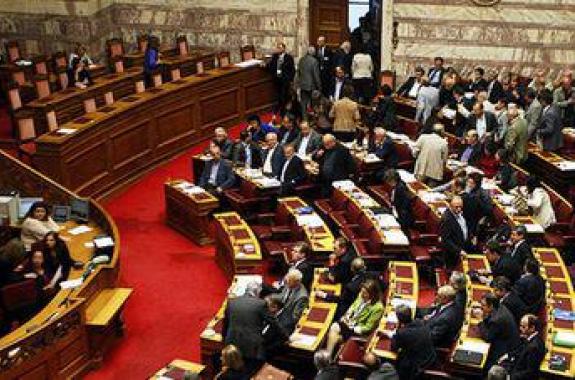 Βουλή: Πέρασε με 153 ψήφους το μνημόνιο ΙΙΙ - Εκτός ΚΟ επτά βουλευτές από ΠΑΣΟΚ και ΝΔ