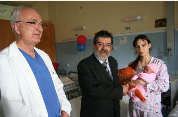 Από Αγιάσο και... Αλβανία το πρώτο παιδί του 2013 στη Λέσβο