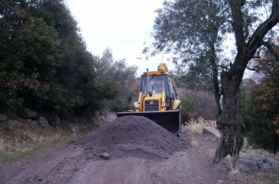Καθαρισμοί χειμάρρων και παρεμβάσεις στο αγροτικό δικτύο από την Περιφέριεα
