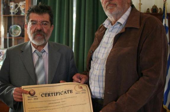 Ο Δανός που στηρίζει τον τουρισμό της Λέσβου! Μπράβο του!