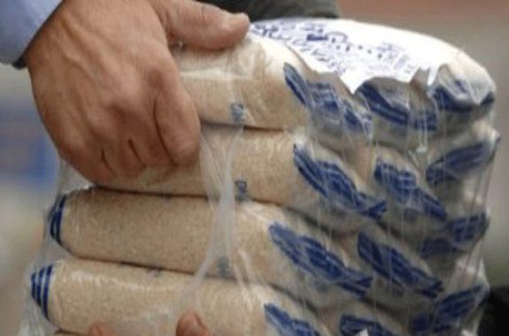Δωρεάν διανομή γραβιέρας, ρύζιου και ελαιολάδου σε απόρους της Λέσβου