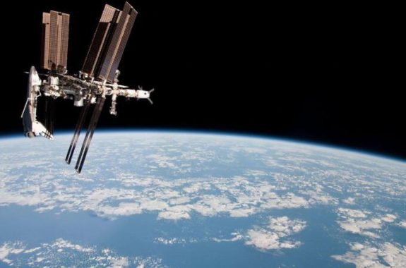«Χρόνια πολλά» στο Διεθνή Διαστημικό Σταθμό